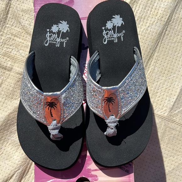 Brand new jelly pop sandals. Not sure on size but 9 inches heal to toe. - Picture 2 of 9